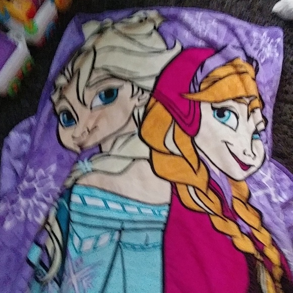 Twin sized bed cover blanket Frozen characters - Picture 2 of 2